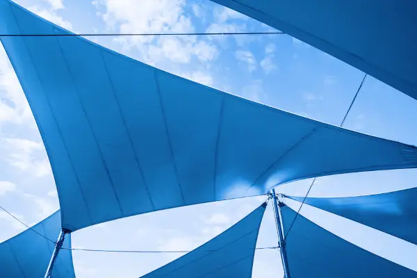 หลังคาผ้าใบทรงอิสระ (Shade Sails) 