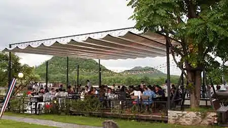หลังคาผ้าใบเปิดปิดได้ ติดตั้งที่ Inlaya Bar & Grill